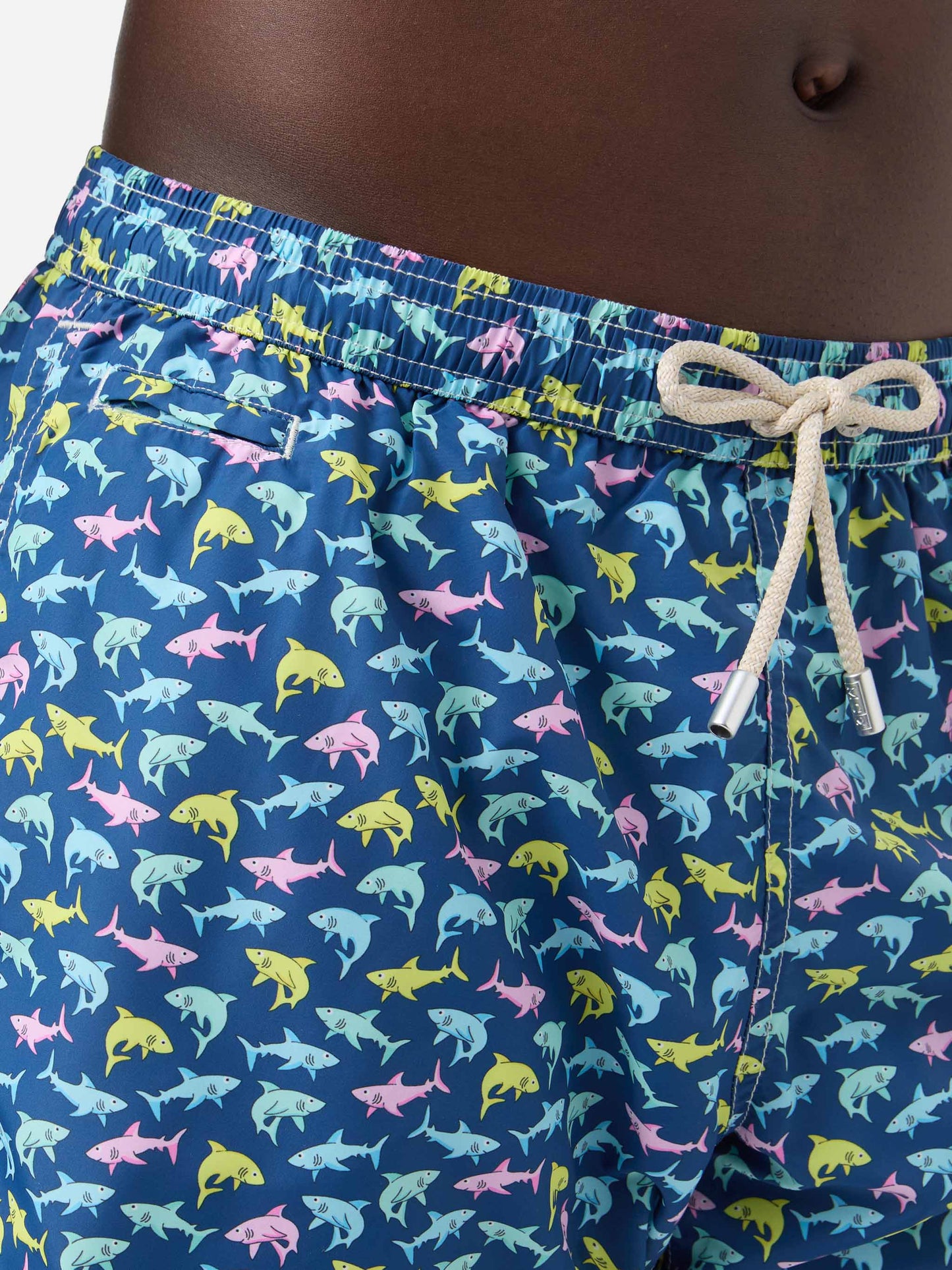 Herren-Badeshorts aus leichtem Stoff Lighting Micro Fantasy mit Hai-Print