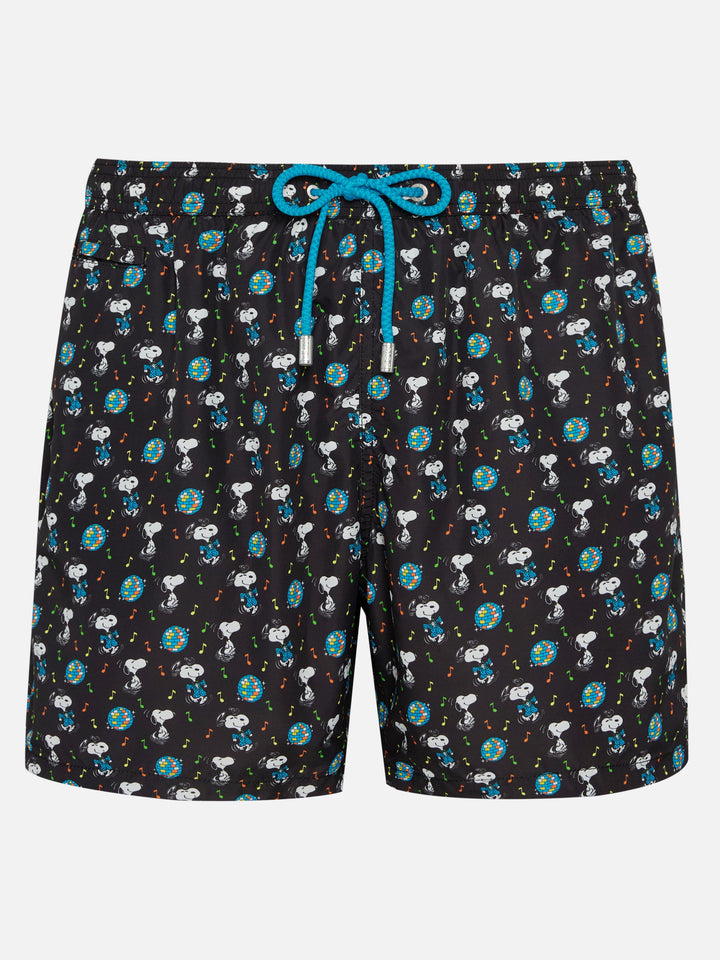 Man light fabric swim shorts with Snoopy print| Peanuts® Special Edition