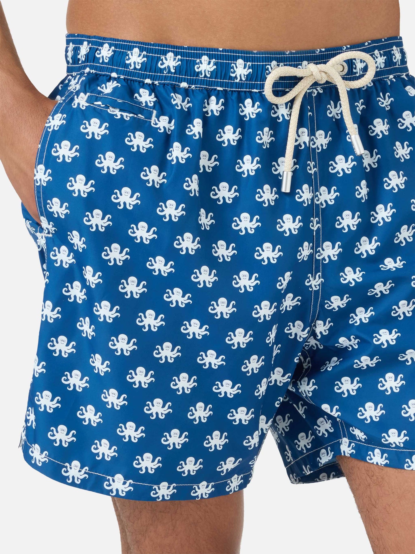 Blaue Lighting Micro-Badeshorts mit Oktopus-Print 