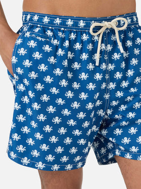 Blaue Lighting Micro-Badeshorts mit Oktopus-Print 