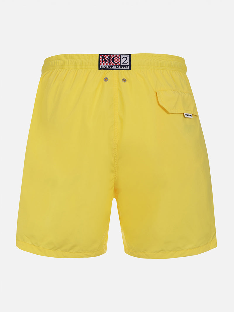 Hellgelbe Badeshorts für Herren aus leichtem Stoff Lighting Pantone | PANTONE® SPECIAL EDITION