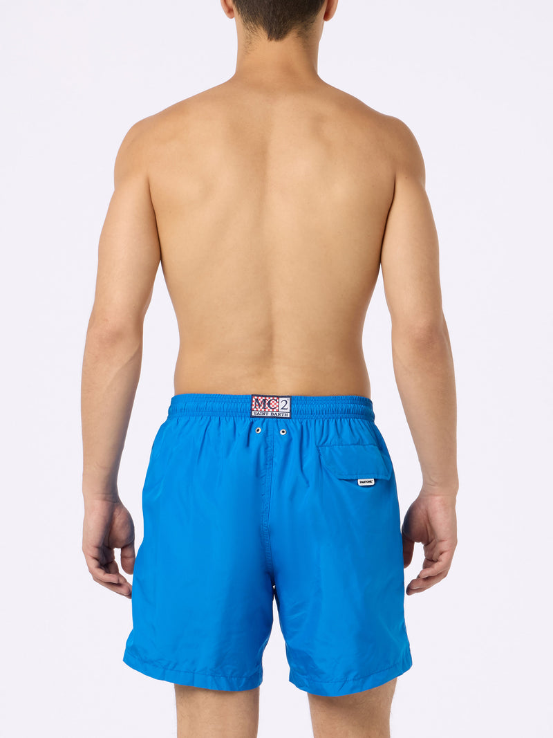 Blaue Herren-Badeshorts aus leichtem Stoff Lighting Pantone | PANTONE-SONDERAUSGABE