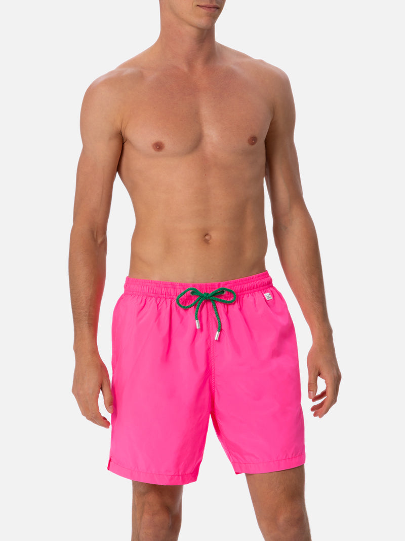 Herren-Badeshorts aus leichtem Stoff in Neonrosa Lighting Pantone | PANTONE-SONDERAUSGABE