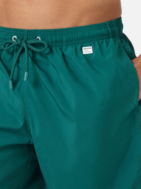 Lighting Pantone Badeshorts in British Green | PANTONE SPECIAL EDITION 
