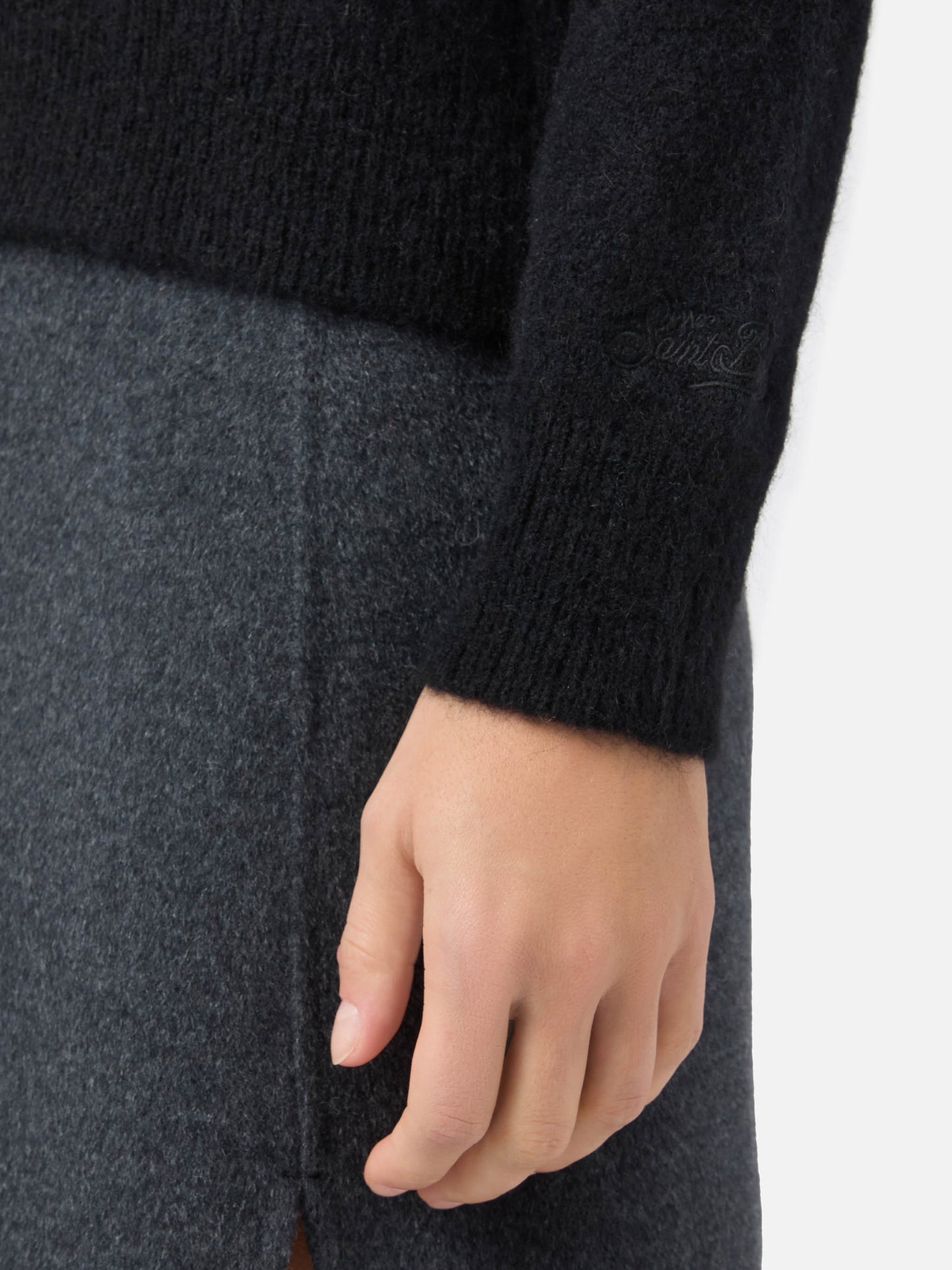 Black sweater Levine with bow, collar and pearl embellishment