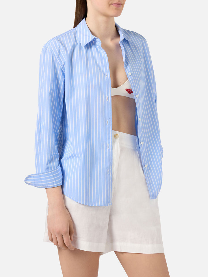 Camicia Meredith in cotone a righe azzurre con ricamo St. Barth Queen