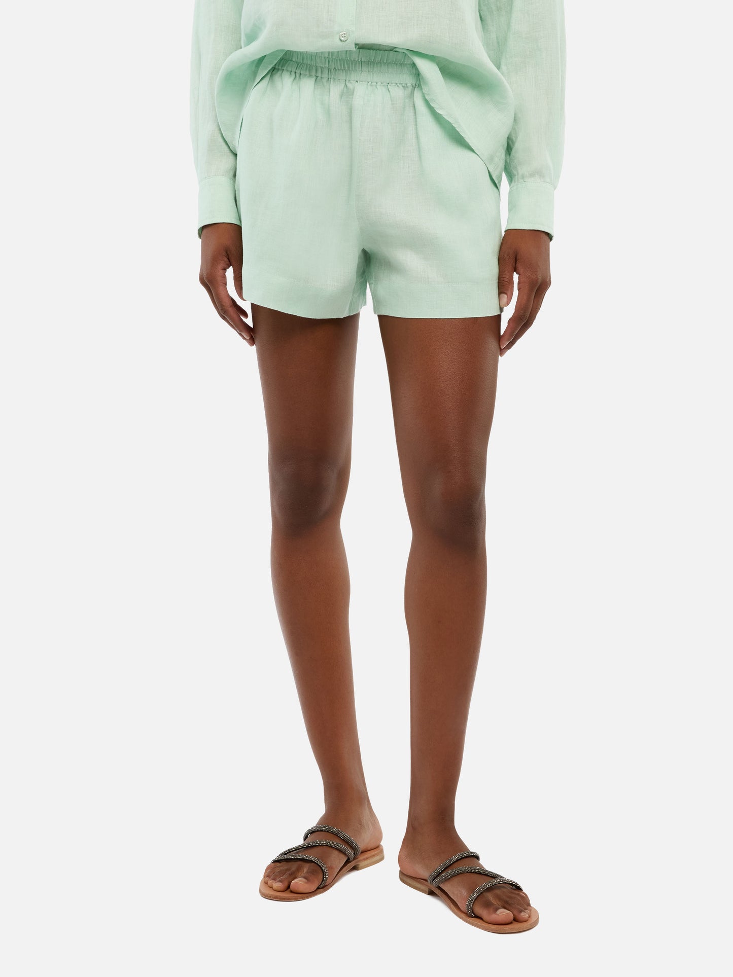 Meave shorts pull up in lino color verde salvia