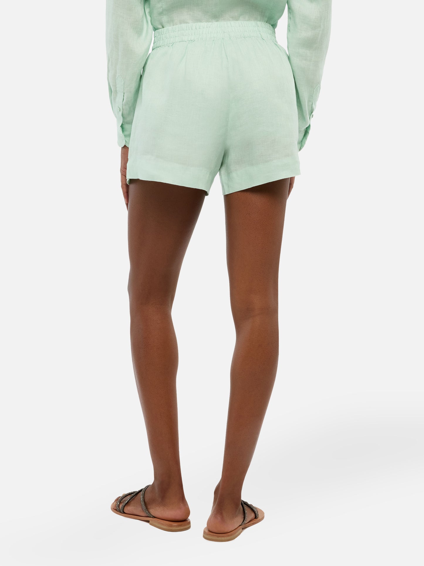 Meave shorts pull up in lino color verde salvia