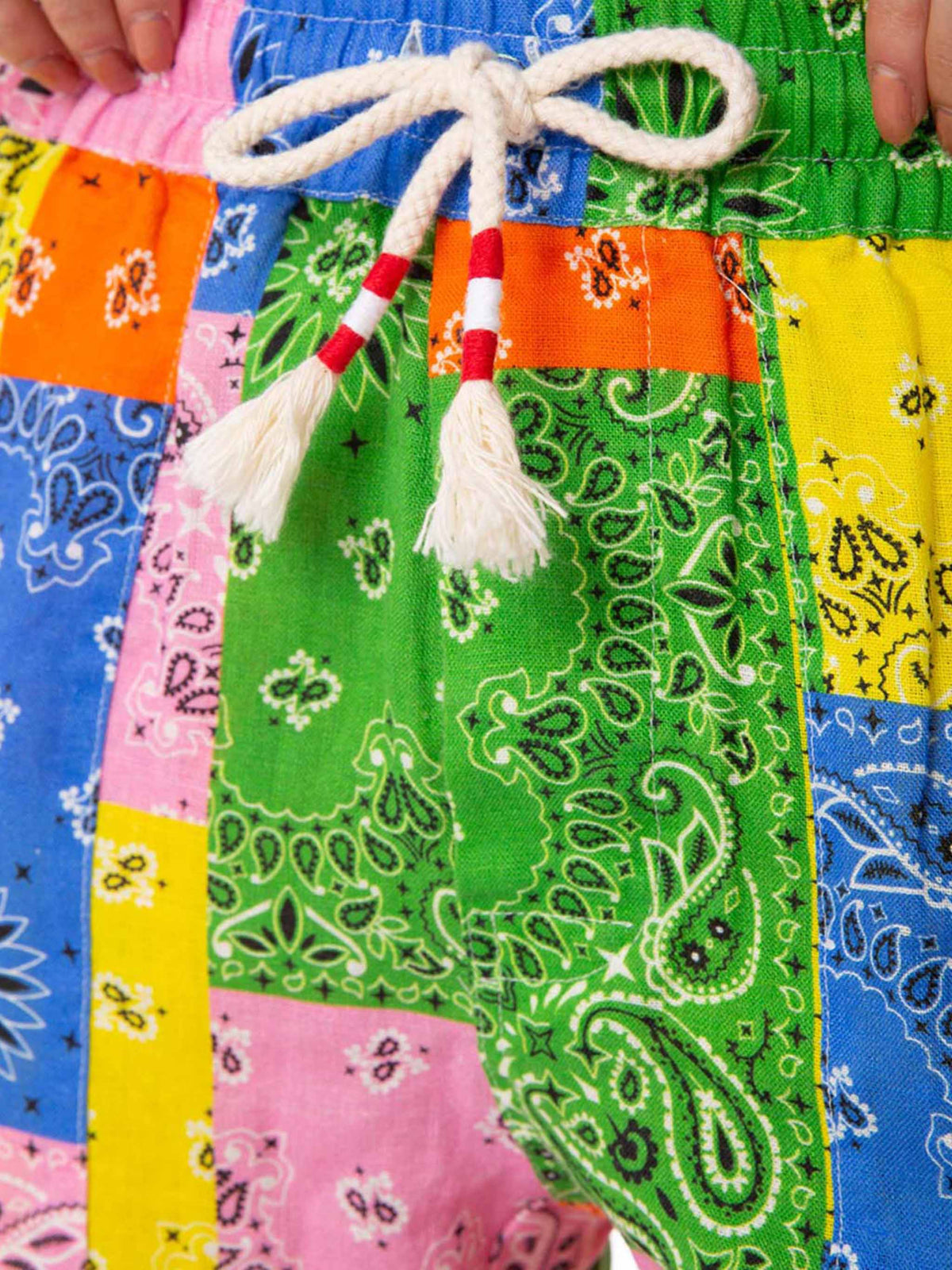 Millie Leinenhose mit mehrfarbigem Bandana-Print 