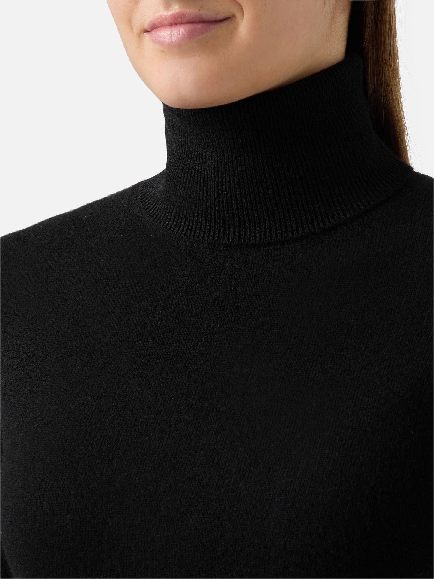 Dolcevita  Moody in cashmere nero con ricamo St. Barth