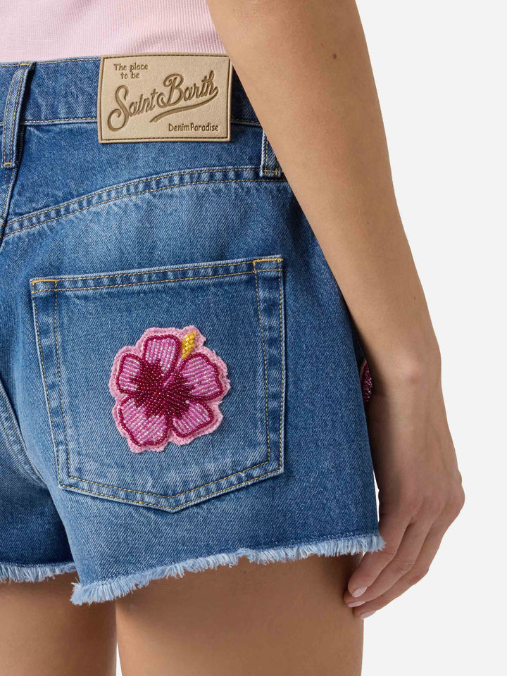 Shorts Musa in denim con patch floreali ricamate