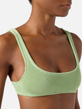 Top de bikini bralette Naima en tejido crinkle lurex verde claro 