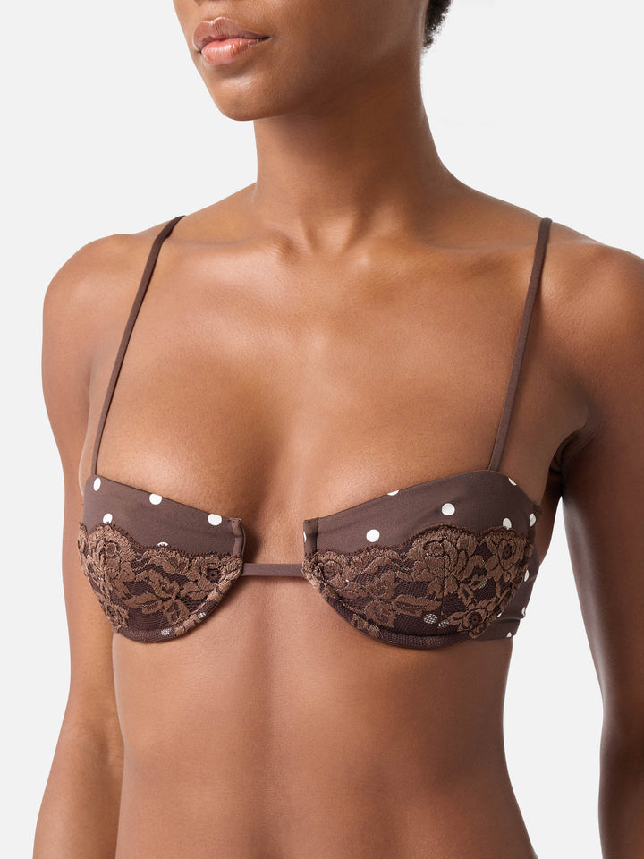 Bikini a triangolo Nalina marrone con stampa pois e dettagli in pizzo