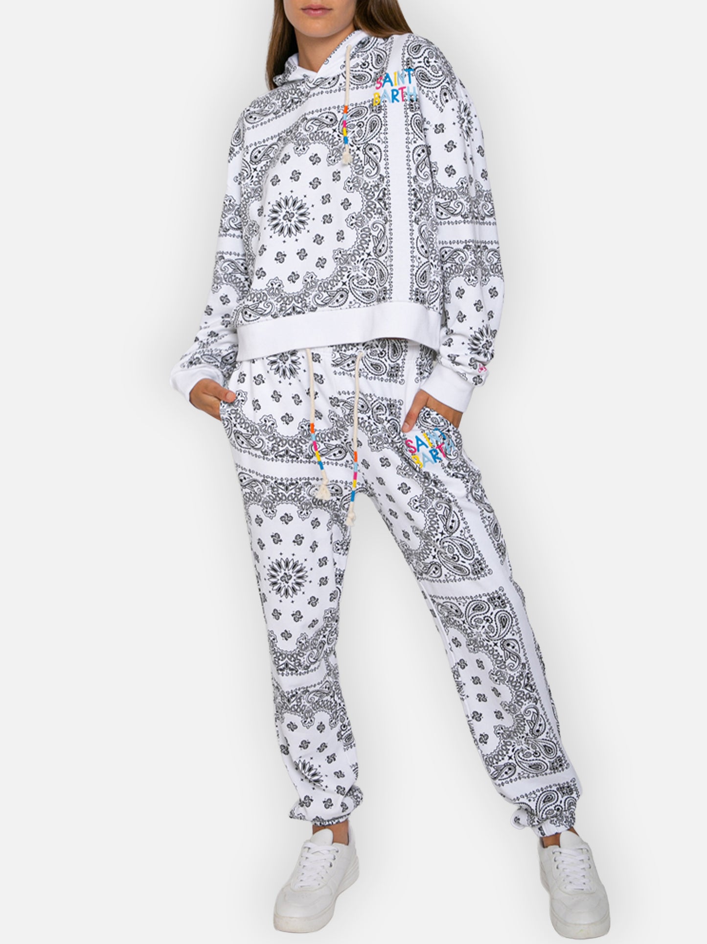 Joggers de algodón con estampado bandanna 