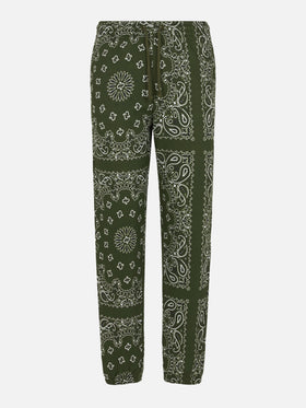 Pantalone da donna in felpa con stampa bandana verde