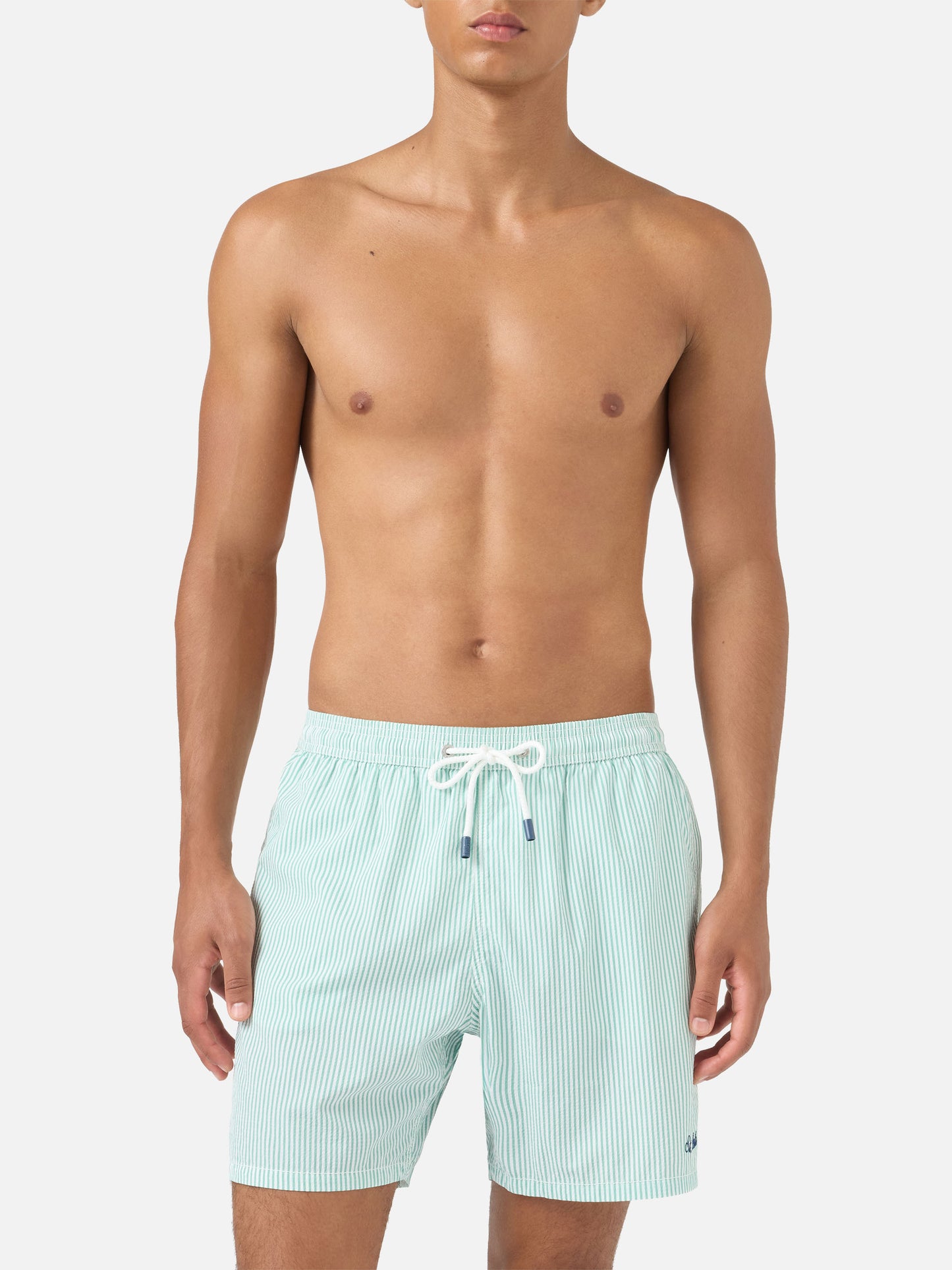 Patmos Badeshorts aus gestreiftem Seersucker in Salbeigrün und Weiß 