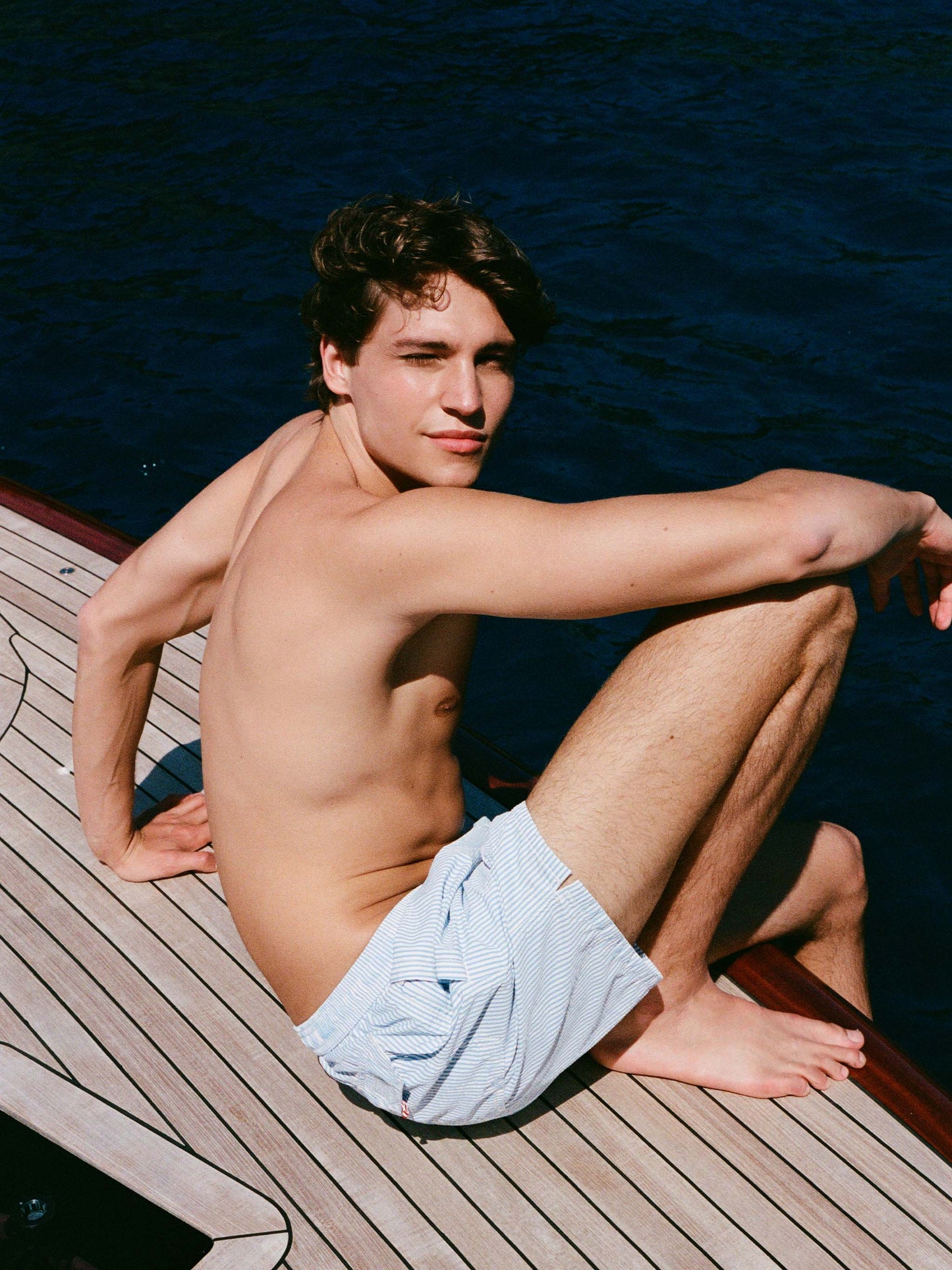 Costume mare Patmos in seersucker a righe azzurre chiare