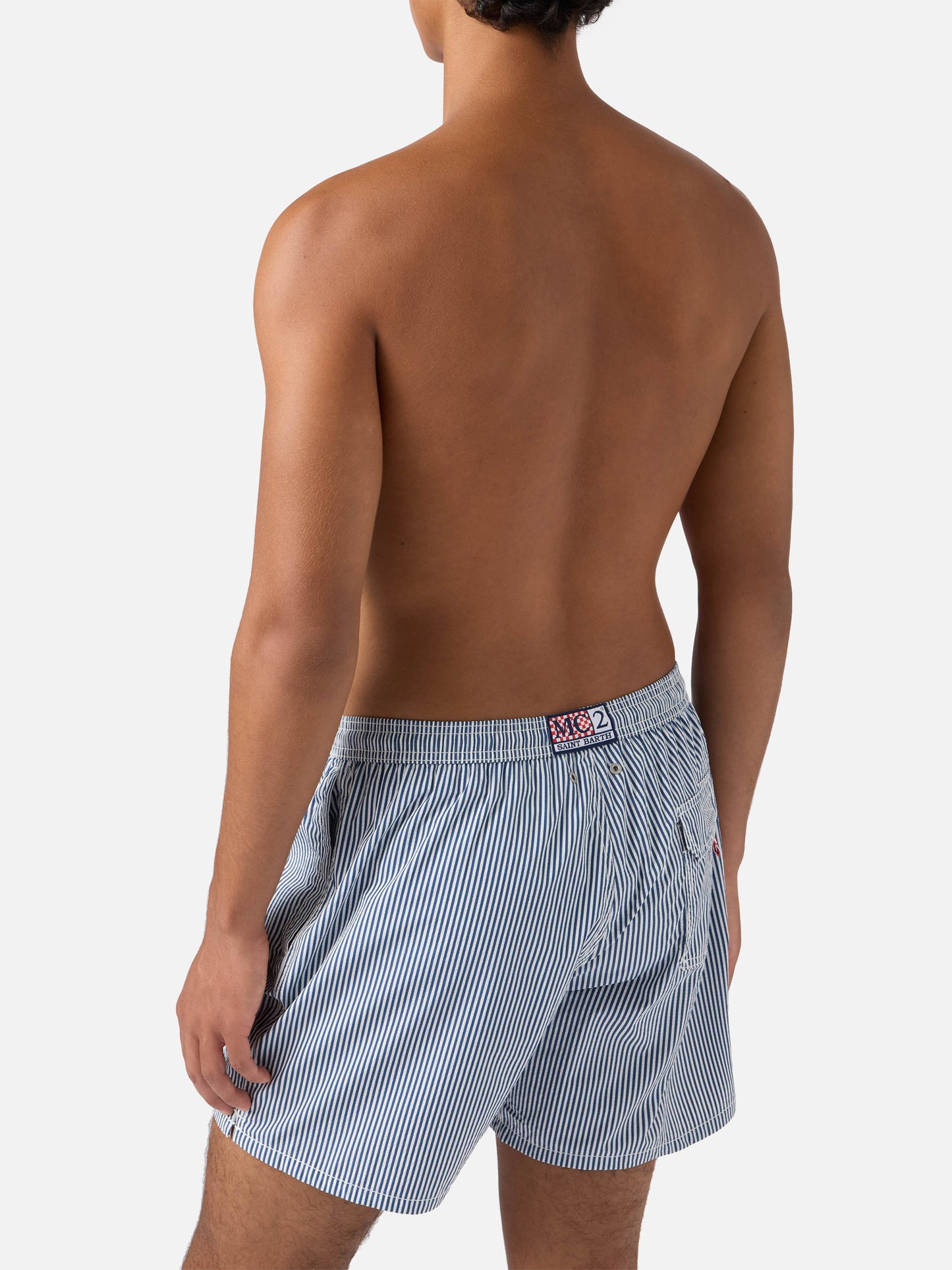 Marineblaue, gestreifte, klassische leichte Badeshorts aus Seersucker von Patmos