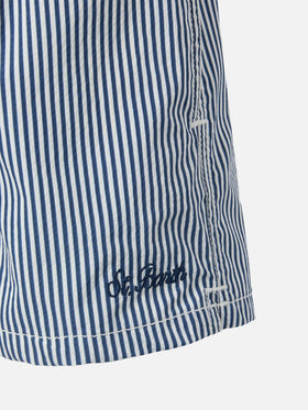 Patmos Jr. Badeshorts aus Seersucker, blau gestreift, mittellang