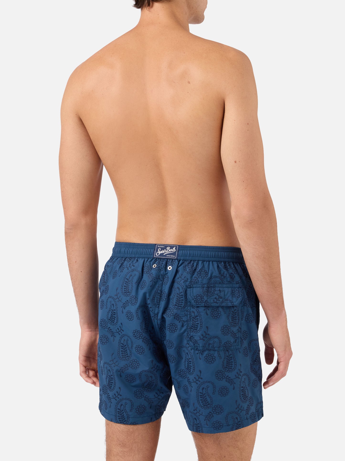Patmos-Badeshorts aus blauem Sangallo mit Stickerei 