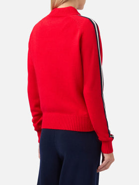 Roter Stehkragenpullover aus Kaschmirmischung von Peak mit Strassapplikation in Form einer Apres-Ski-Königin