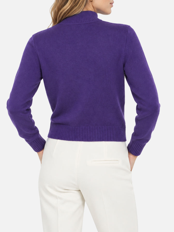 Pull violet intense avec carte postale Mont Rosè 