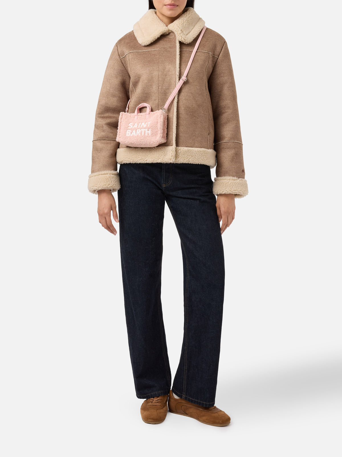 Rosa Phone Bag aus Teddy-Stoff mit gesticktem Logo 
