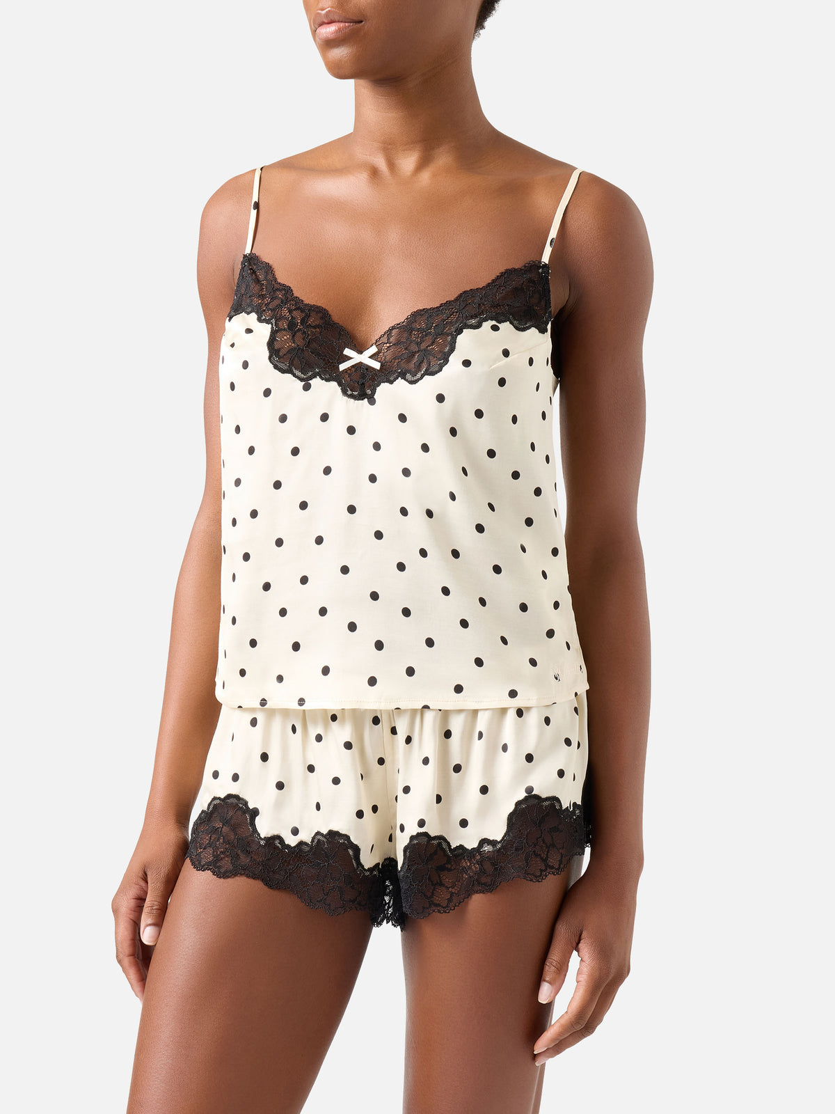 Off-white Set aus Pilar-Oberteil und Shorts mit Polka Dots und Spitze 