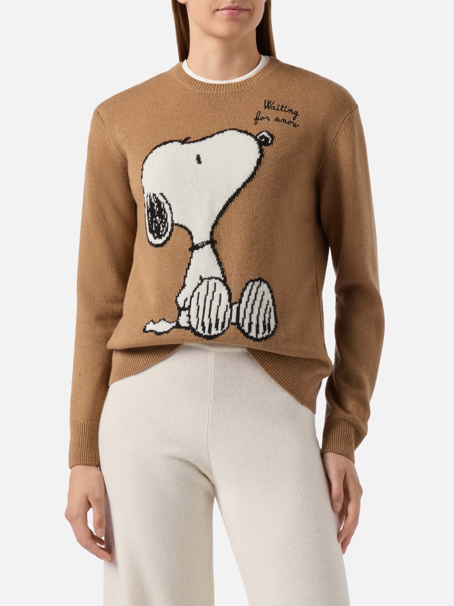 New Queen cashmere-blend sweater in camel with Snoopy jacquard and embroidery | PEANUTS SPECIAL EDITION