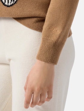 New Queen cashmere-blend sweater in camel with Snoopy jacquard and embroidery | PEANUTS SPECIAL EDITION