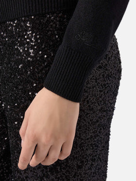 Neuer Queen-Pullover aus Kaschmirmischung in Schwarz mit Brillante-Strassapplikationen