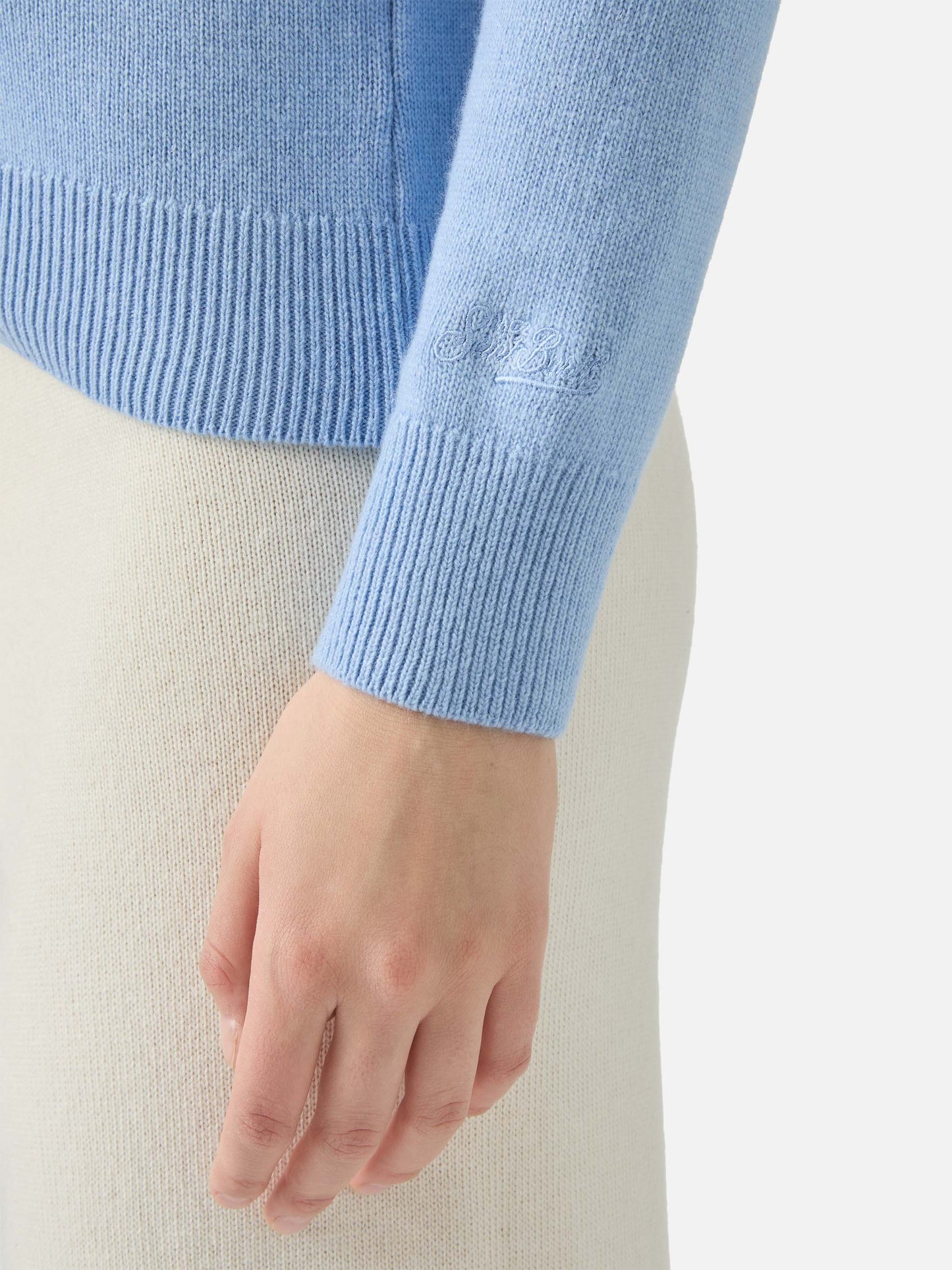 New Queen crewneck with Io che amo solo te(quila) embroidery