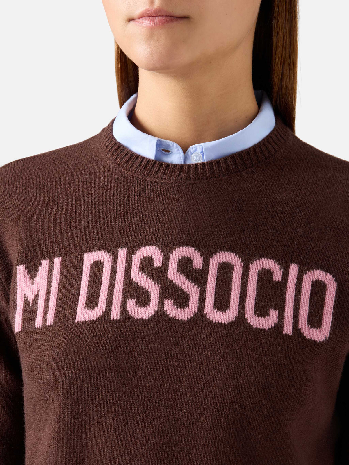 Jersey de punto marrón de cuello redondo Queen con bordado Mi Dissocio 