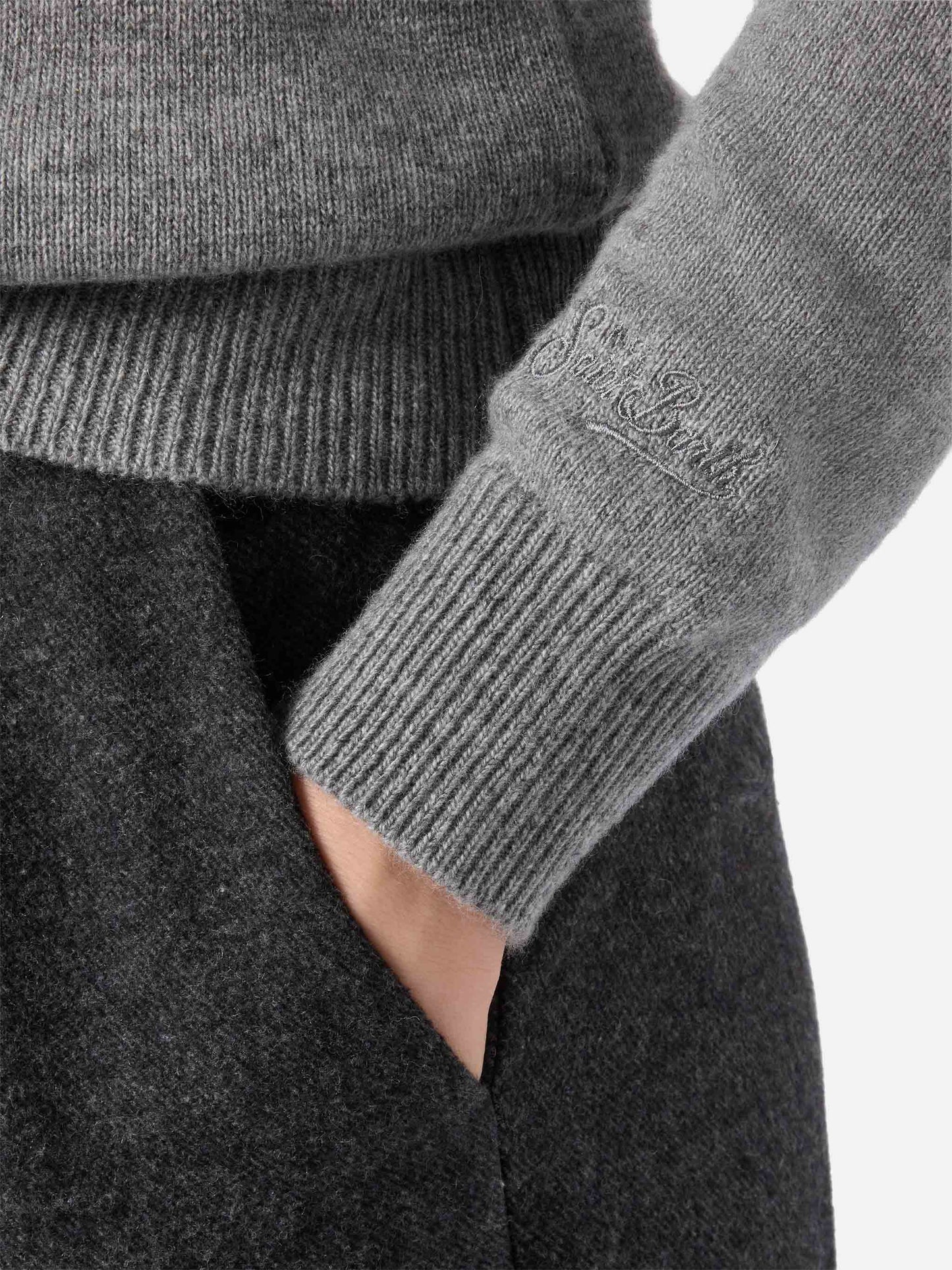 Neuer grauer Queen-Pullover aus Kaschmirmischung mit Kissenefrega-Lurex-Jacquard