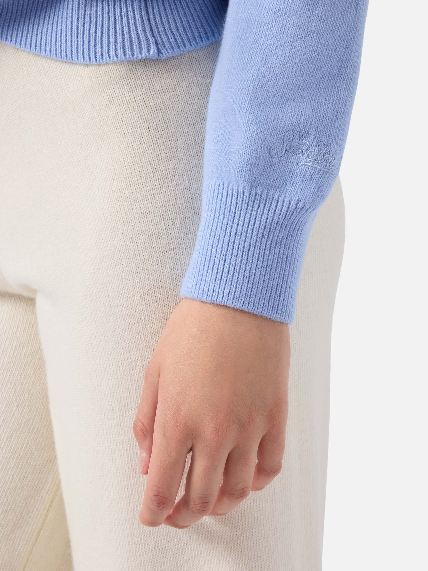 Light blue sweater New Queen with Nessuno te l'ha chiesto embroidery