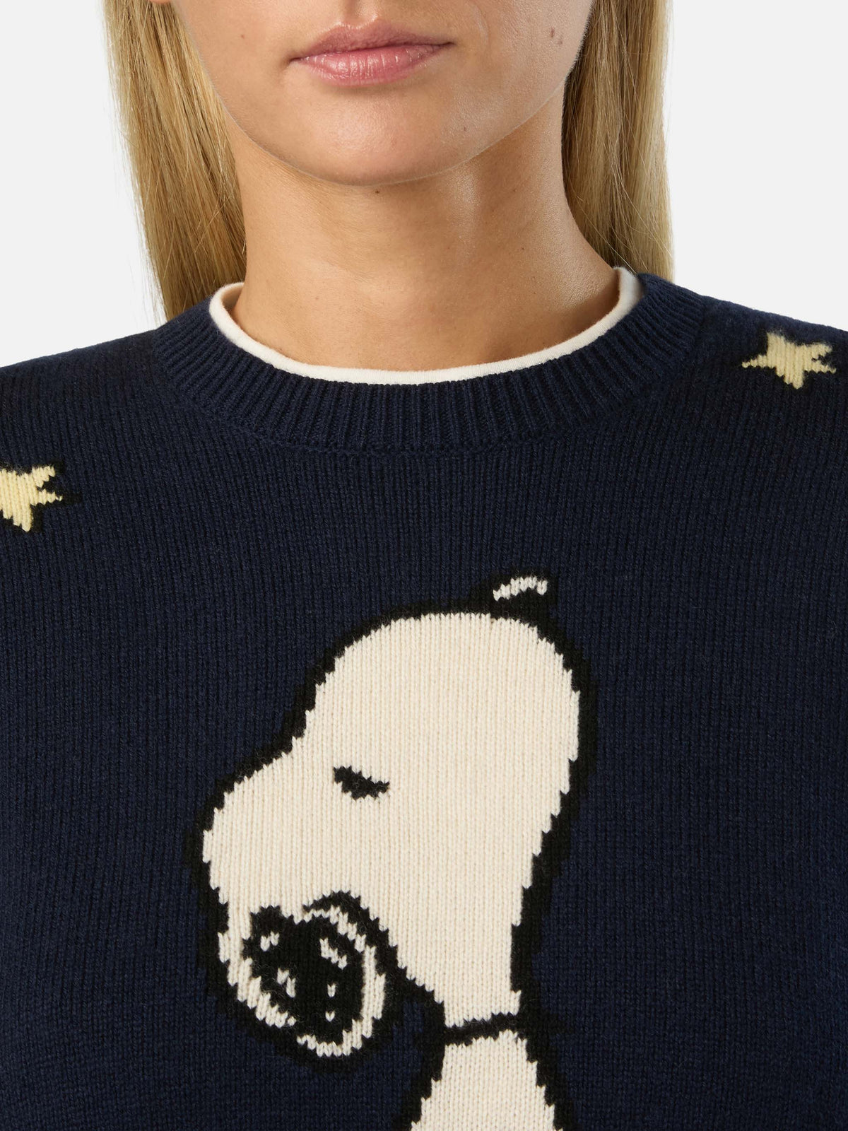 Punto de cuello redondo New Queen en azul marino blue con intarsia de Snoopy | Special edition 