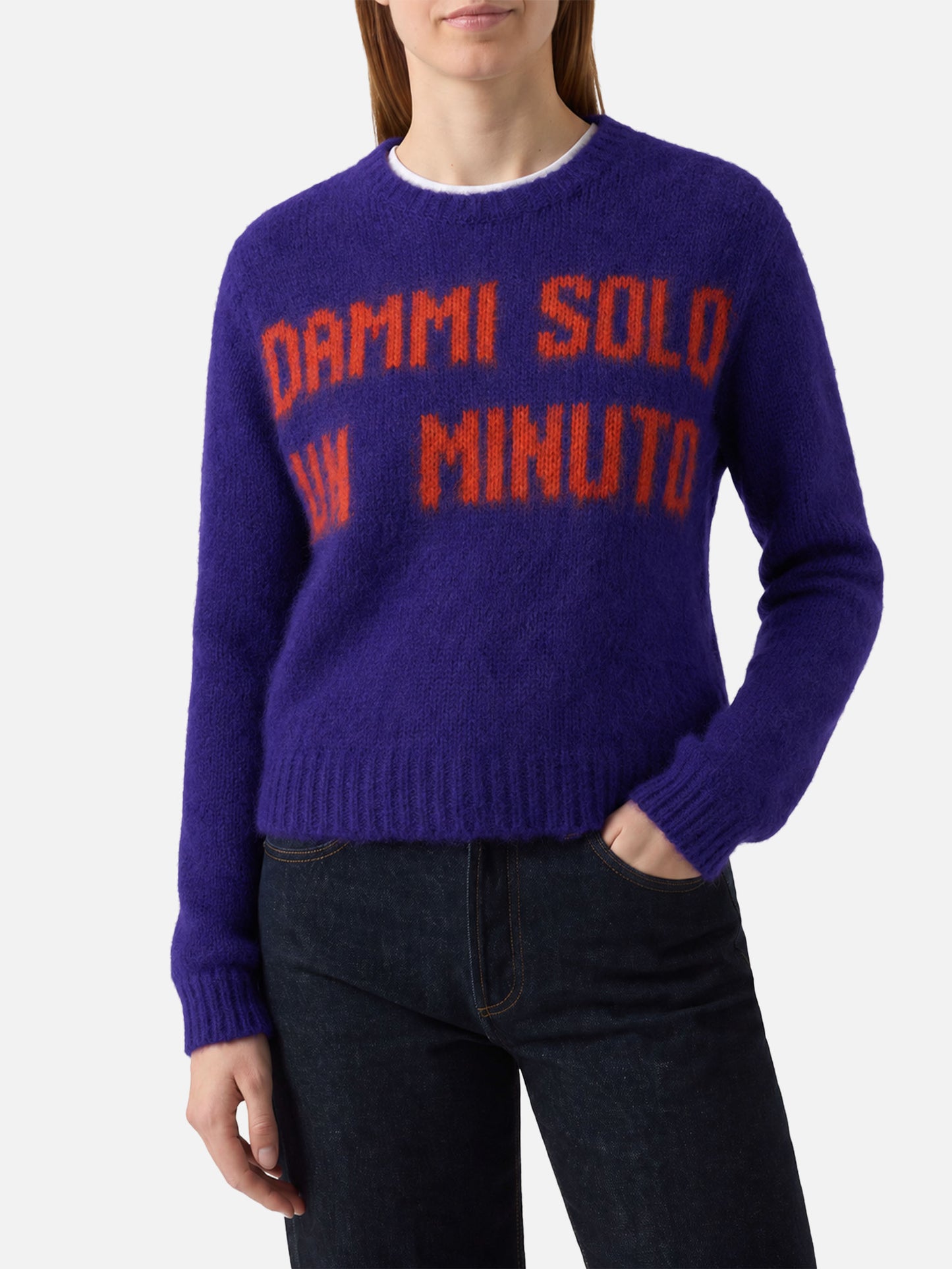 Sudadera corta de cuello redondo New Queen morada con bordado Dammi solo un minuto 