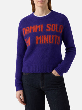 Sudadera corta de cuello redondo New Queen morada con bordado Dammi solo un minuto 