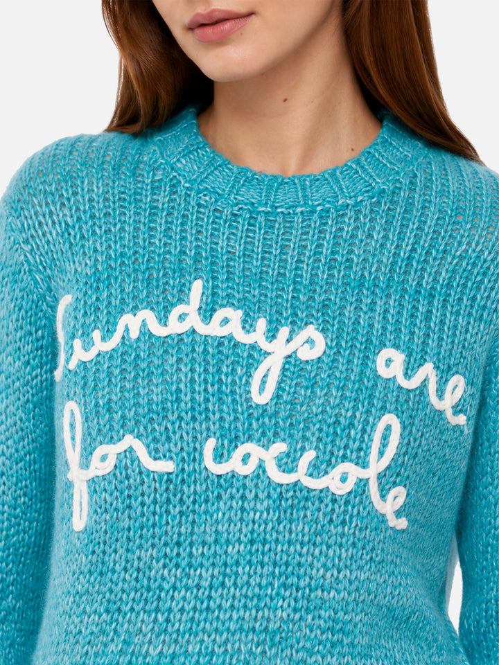 Nouveau pull crop New Queen en fil mouliné turquoise avec broderie 