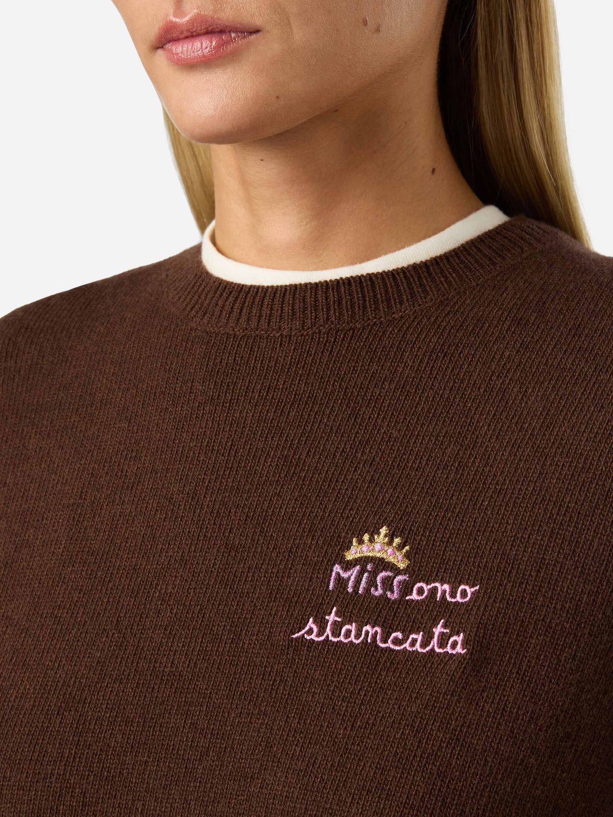 Pull ras-du-cou marron New Queen en mélange de laine et de cachemire avec broderie Miss Sono Stancata 