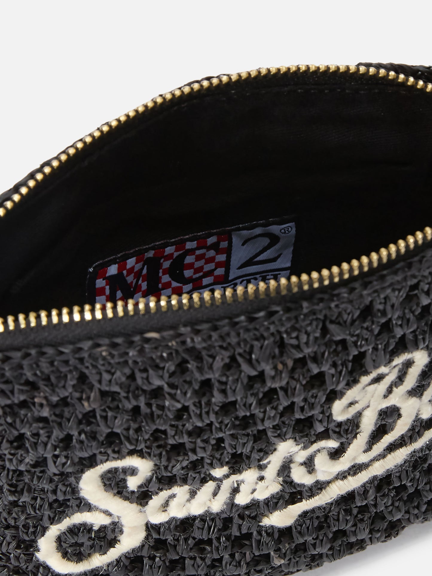 Pouch in rafia intrecciata nera con logo ricamato