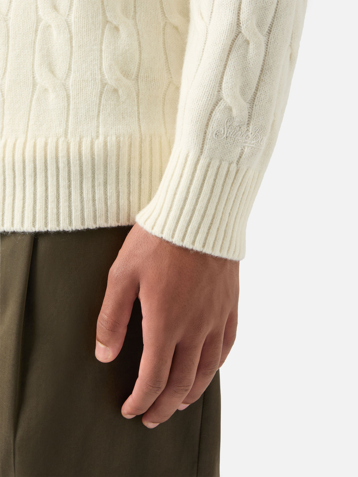 Jersey de cuello redondo Regent de lana color off white con punto trenzado 