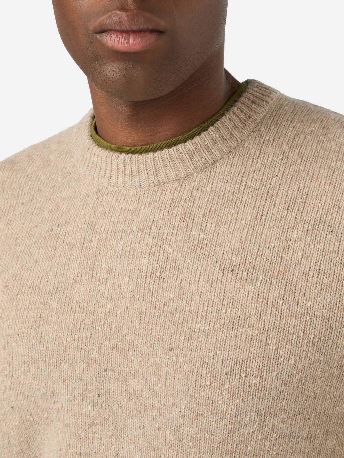 Maglia girocollo Regent khaki in misto lana Donegal