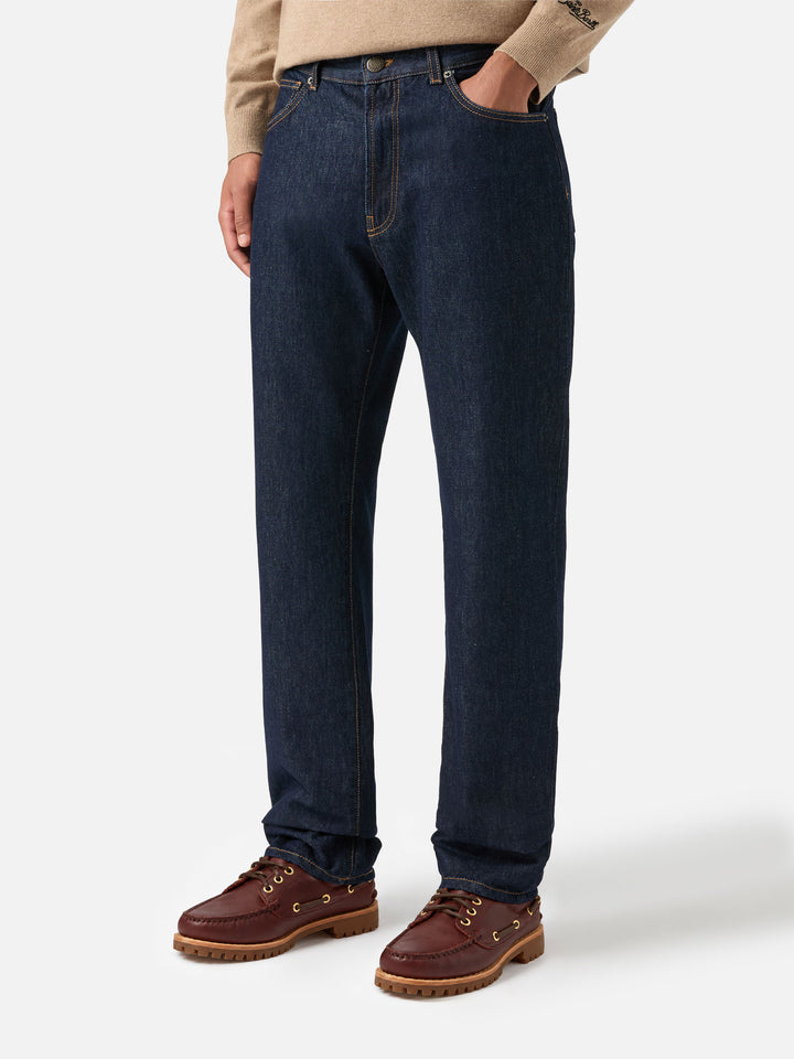 Jeans de denim Riverdale blue oscuros con acabado raw 
