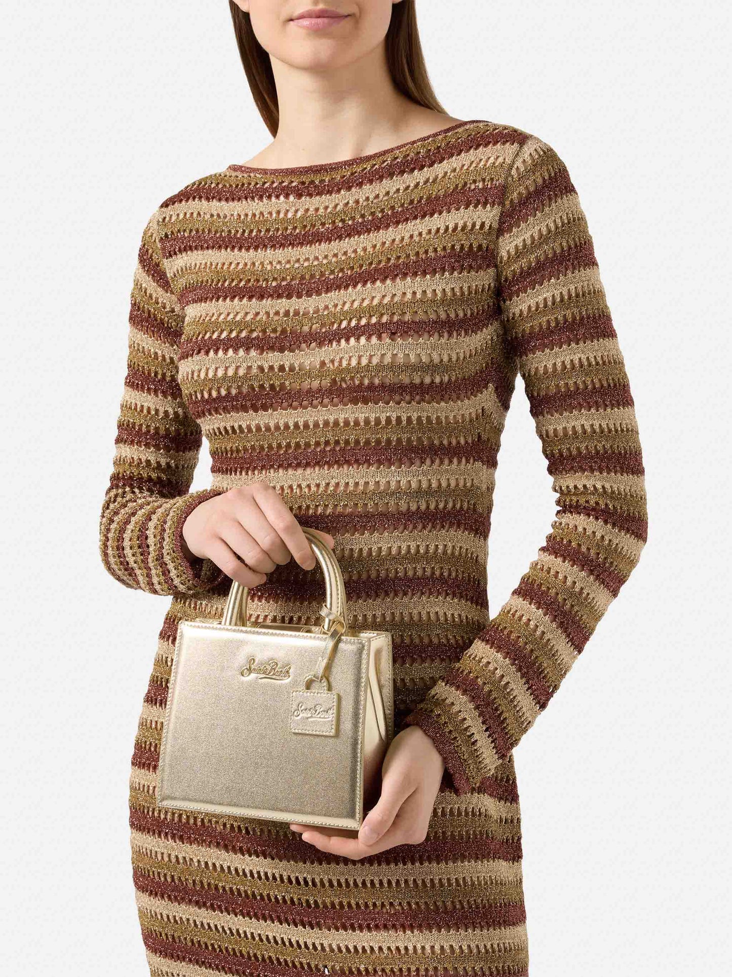 Borsa Shop Mini strutturata in pelle laminata oro con targhetta metallica