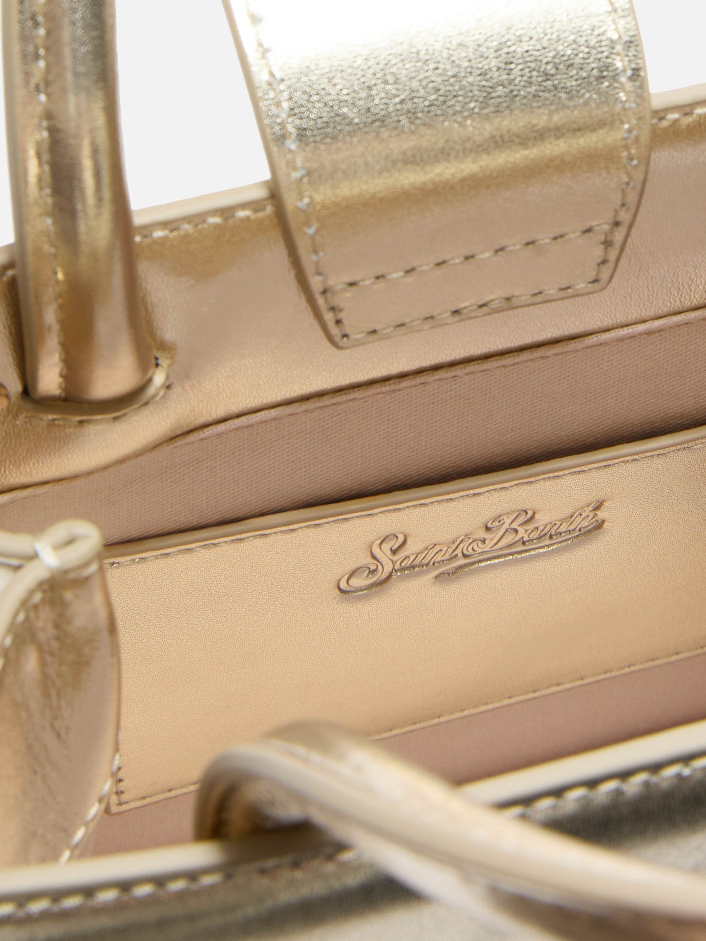 Borsa Shop Mini strutturata in pelle laminata oro con targhetta metallica