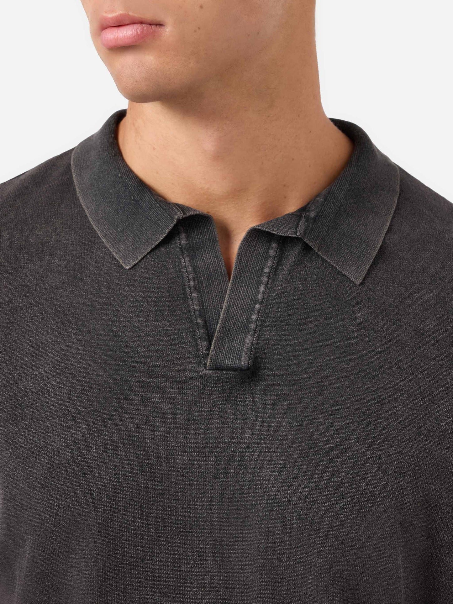 Black buttonless knitted polo shirt Sloan with vintage treatment