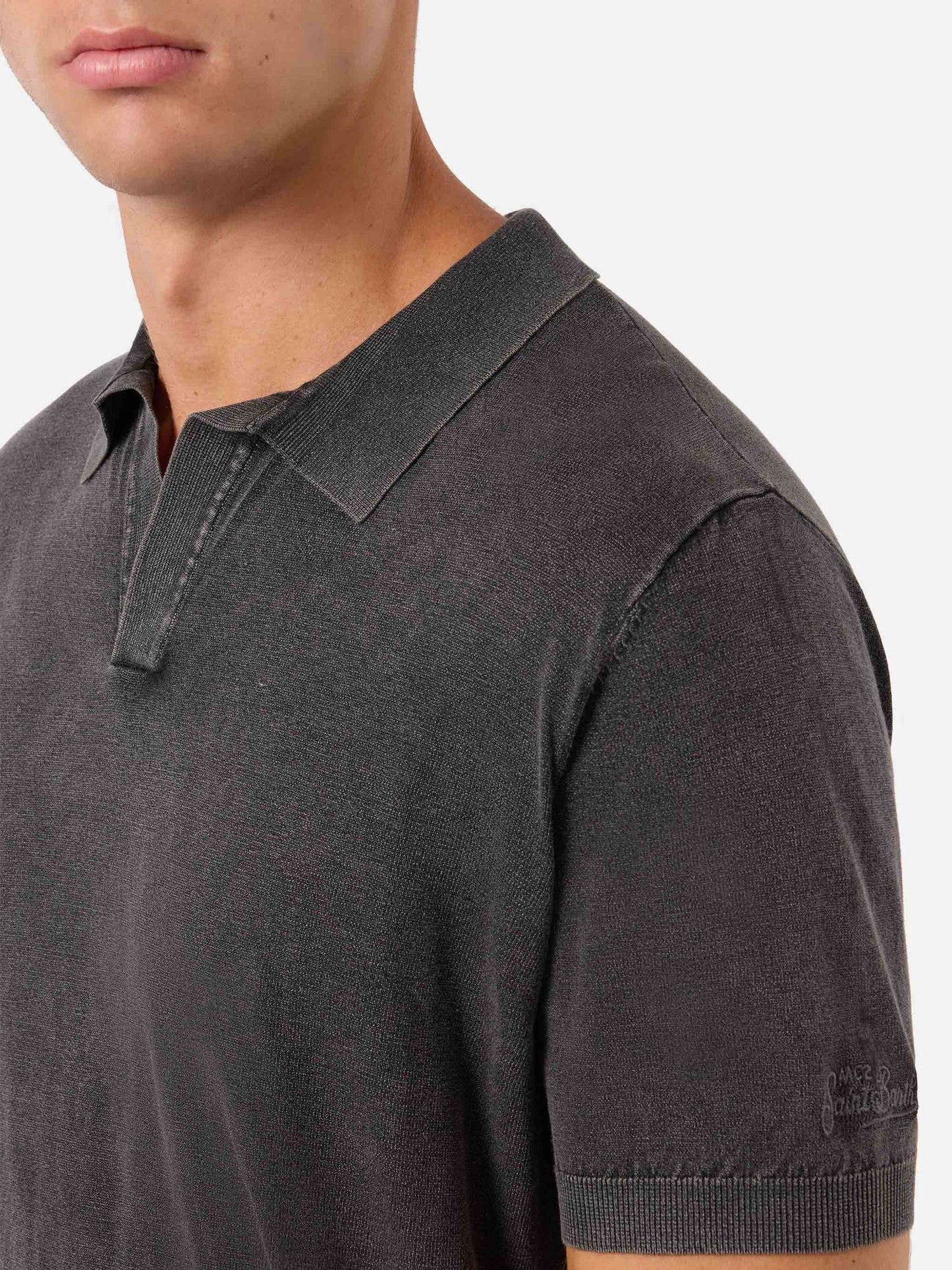 Black buttonless knitted polo shirt Sloan with vintage treatment