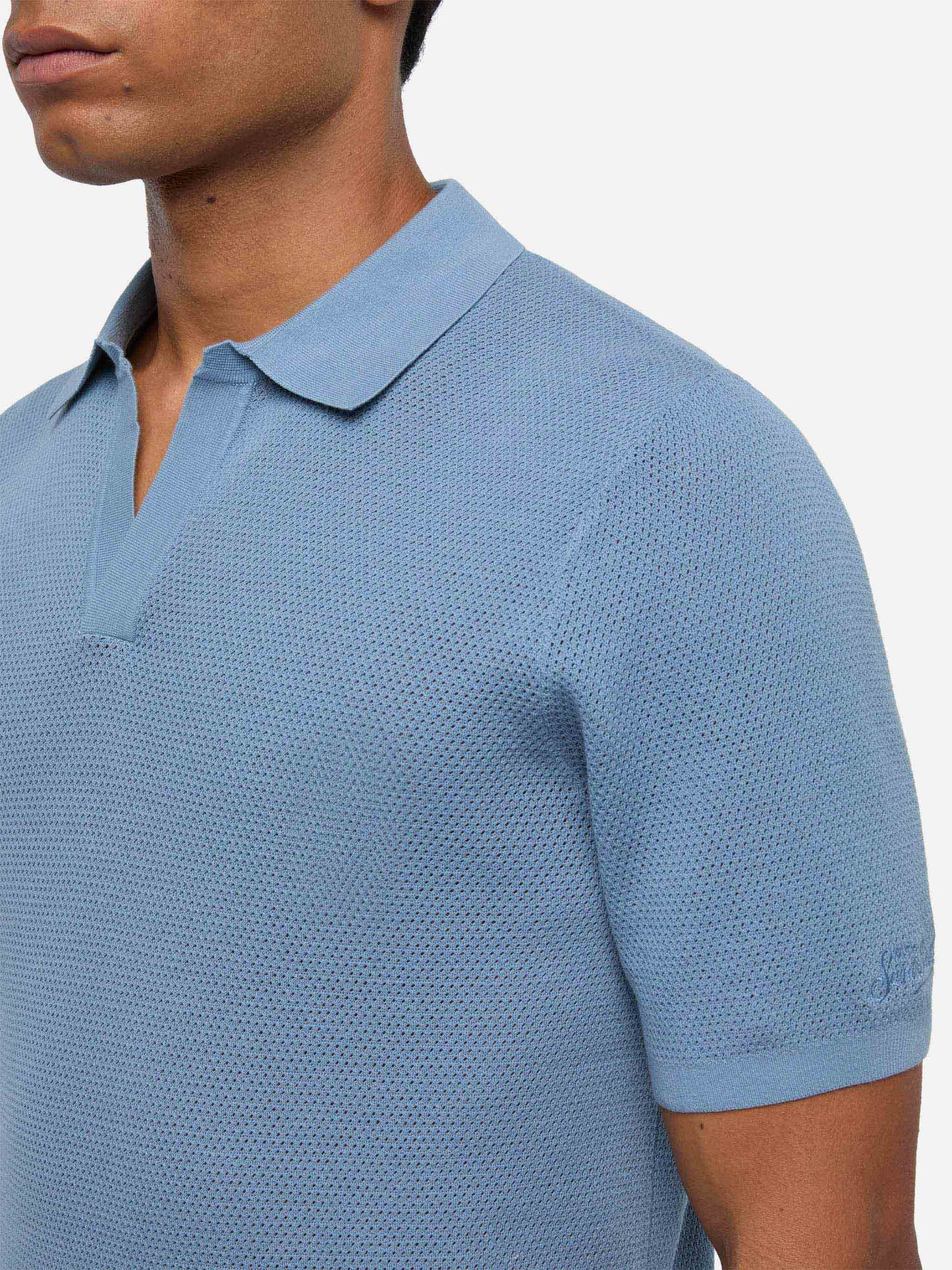 Sloan Poloshirt aus staubblauem Mesh-Strick ohne Knöpfe
