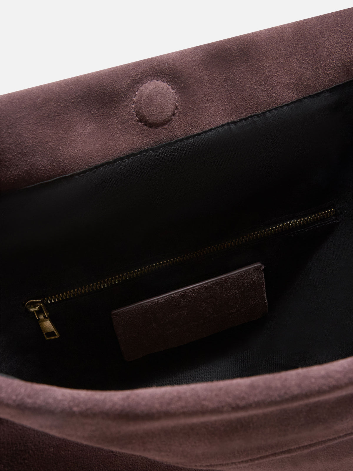 Braune Wildleder-Maxi pouch mit Logo-Patch 